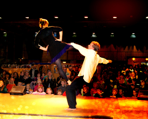 Zirkus Pepperoni Auftritt Akrobatik Tanz